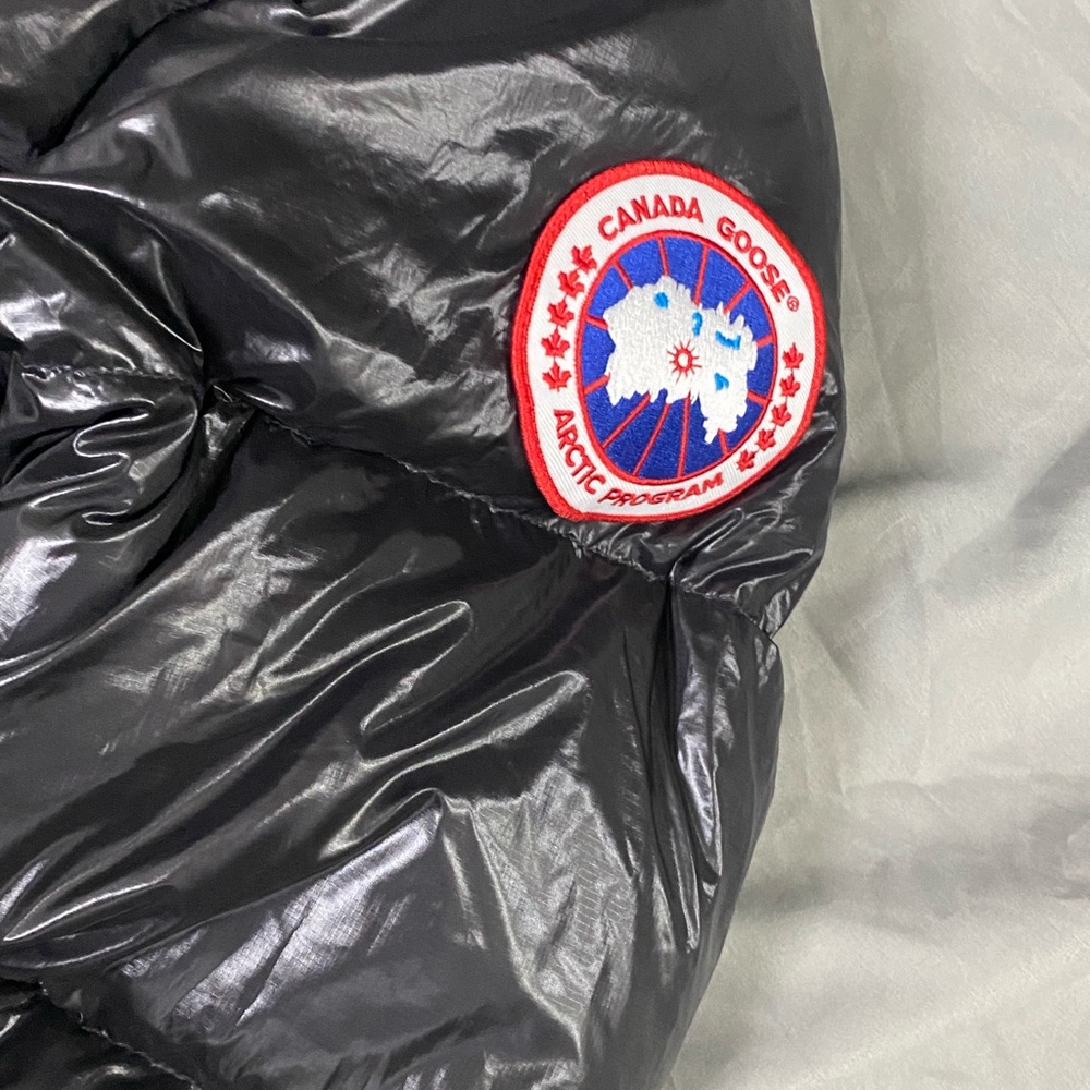 Men's Canada Goose Black Puffer Jacket - Picture 5 of 8